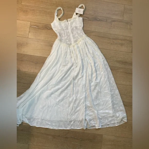 Miss Circle White Maxi Dress - Picture 4 of 7